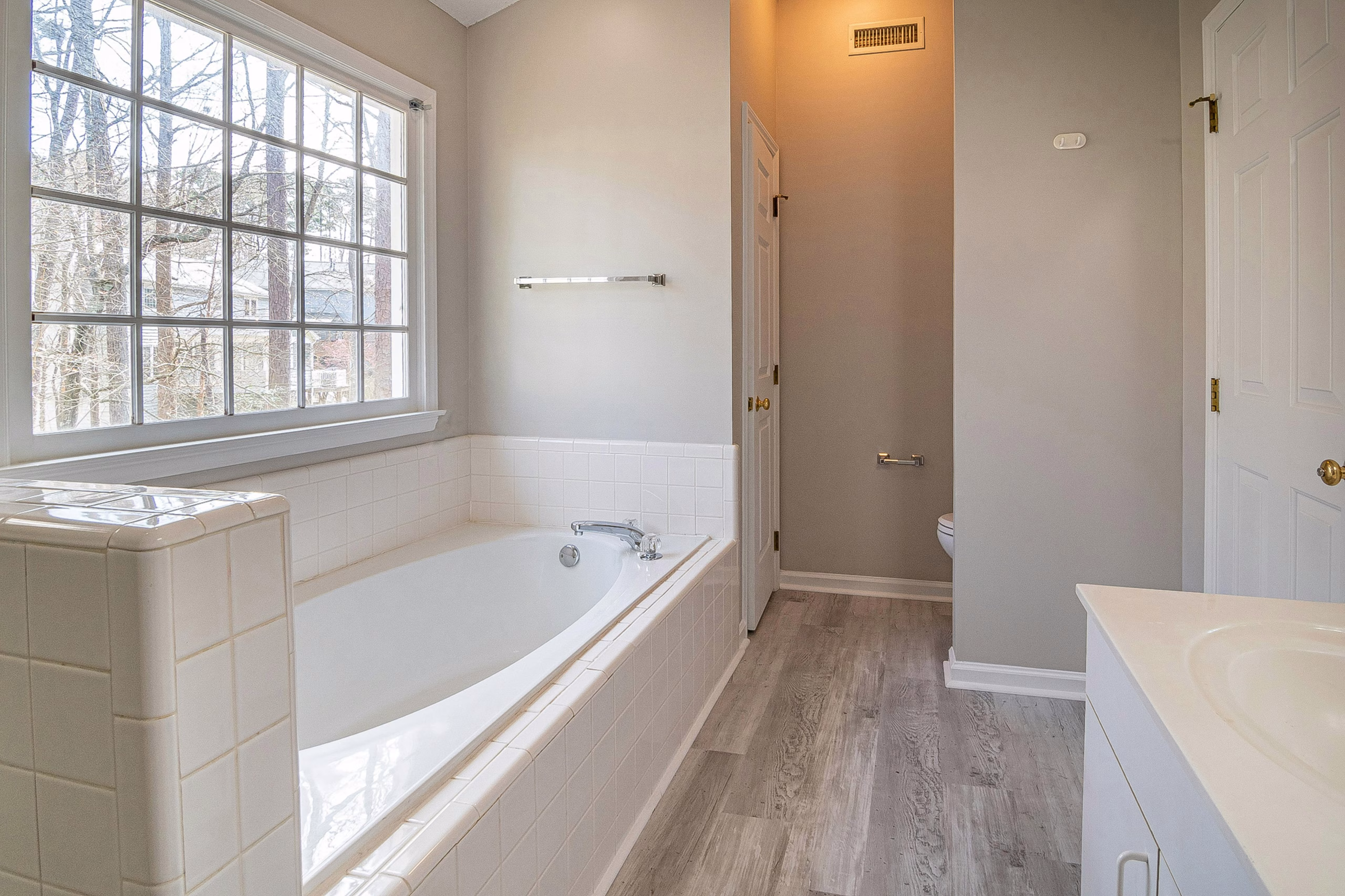 what is the best type of flooring for a bathroom